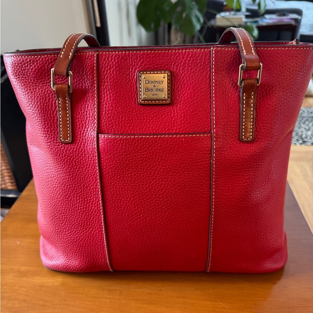 Dooney & Bourke Red Leather Tote in Excellent Pre-loved Condition. Beautiful!